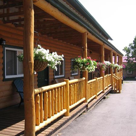 Adventure Inn Ely Ngoại thất bức ảnh