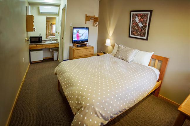 Adventure Inn Ely Ngoại thất bức ảnh