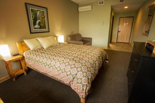 Adventure Inn Ely Ngoại thất bức ảnh